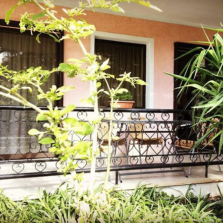Evripides Vintage Airport Apartment สปาตา ภายนอก รูปภาพ