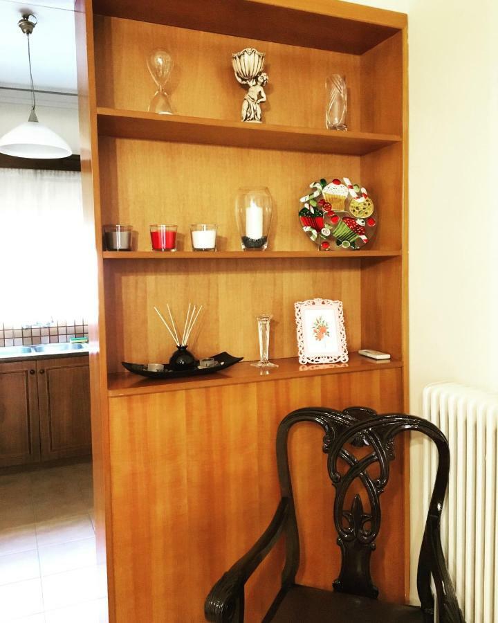 Evripides Vintage Airport Apartment สปาตา ภายนอก รูปภาพ