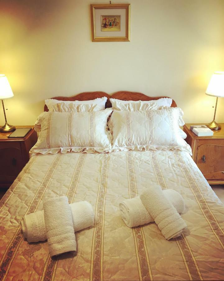 Evripides Vintage Airport Apartment สปาตา ภายนอก รูปภาพ