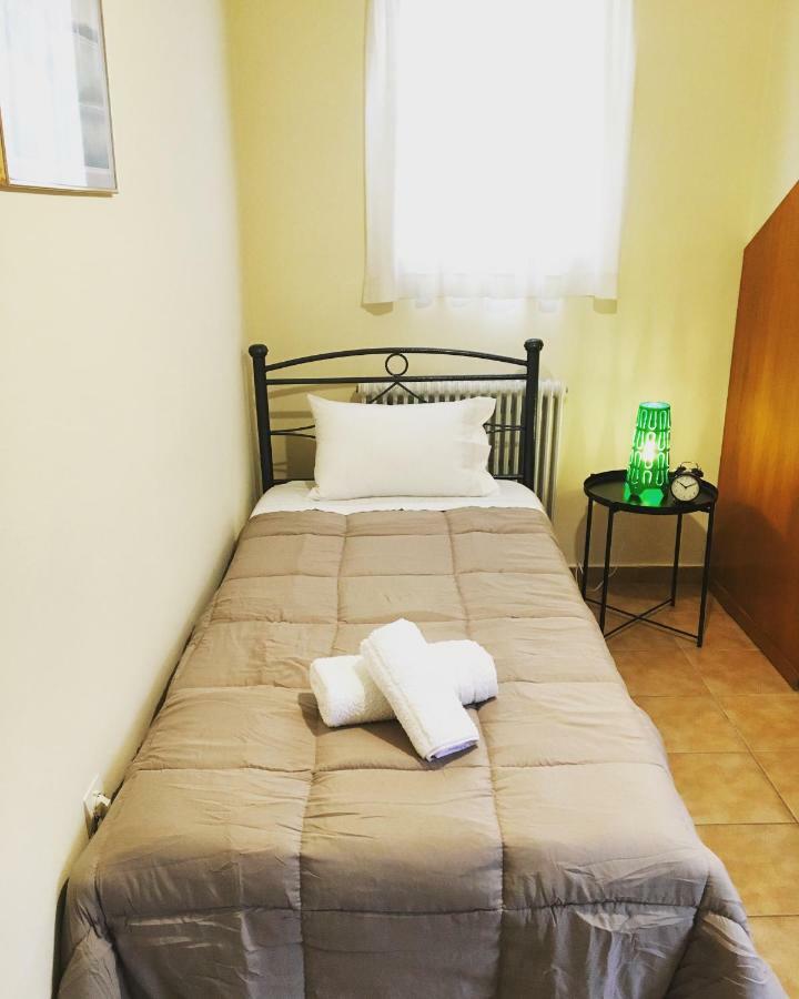 Evripides Vintage Airport Apartment สปาตา ภายนอก รูปภาพ