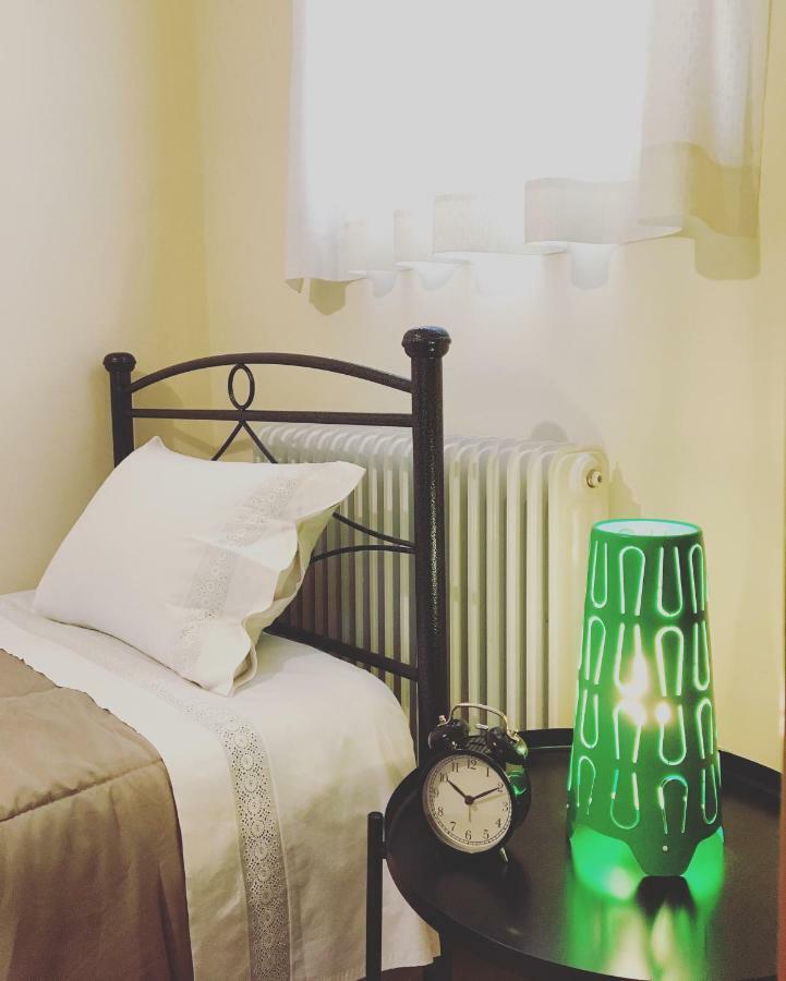 Evripides Vintage Airport Apartment สปาตา ภายนอก รูปภาพ