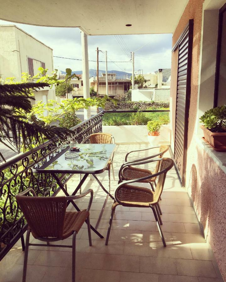 Evripides Vintage Airport Apartment สปาตา ภายนอก รูปภาพ